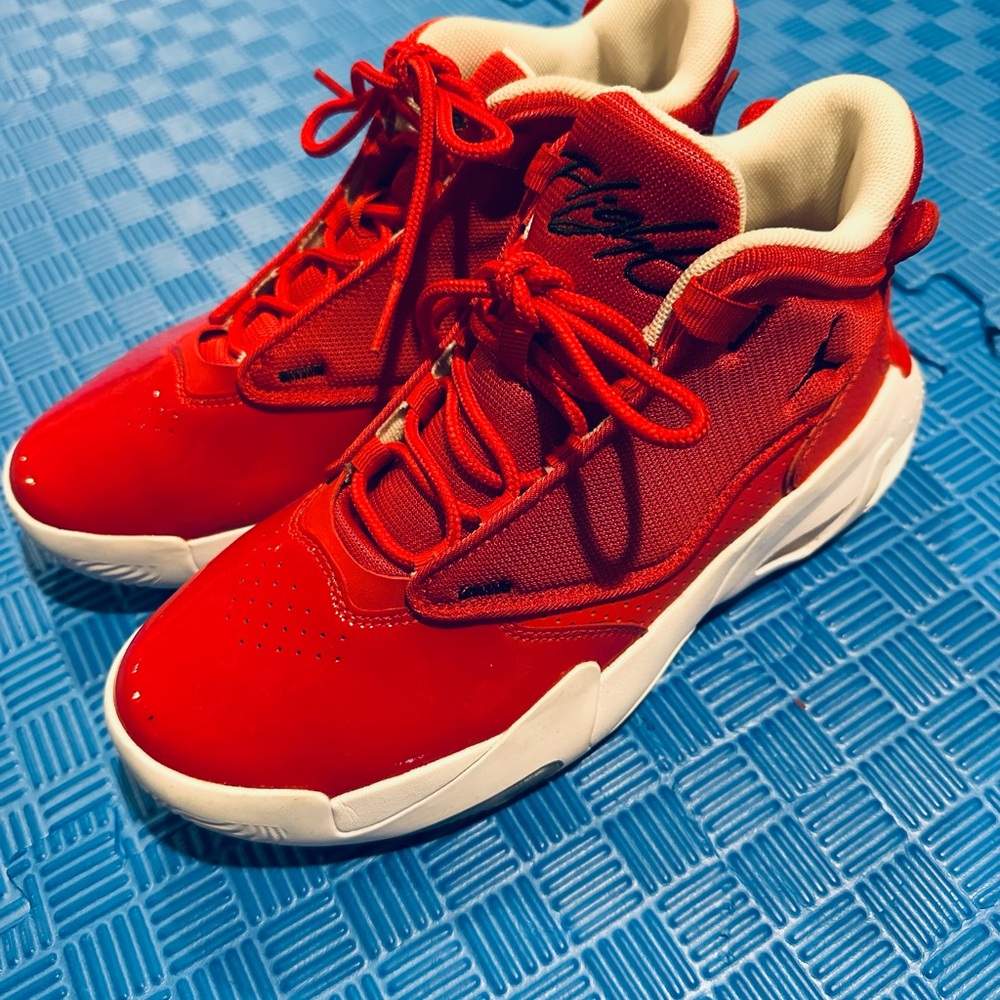 Jordan Max Aura 4 Nike Big Kids Red Sneakers